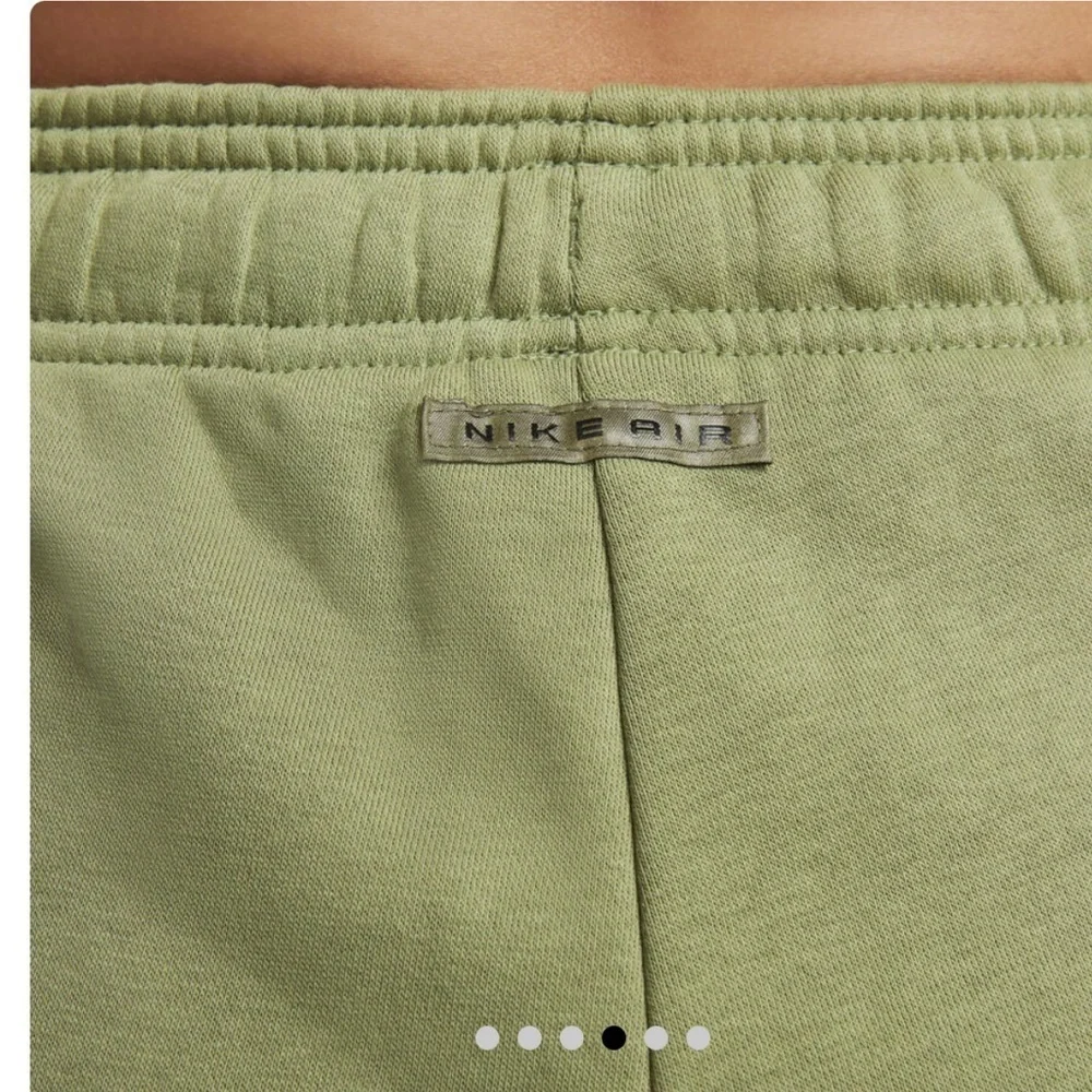 Nike Air Women's Mid-Rise Fleece Joggers size M green preloved no flaws.